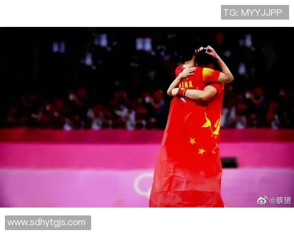 球员身披国旗激情庆冠瞬间温暖人心感动无数网友热泪盈眶