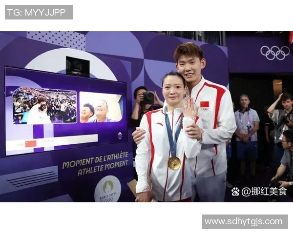 赛场浪漫瞬间球员深情告白求婚成功观众掌声雷动见证爱 赛场浪漫瞬间球员深情告白求婚成功观众掌声雷动见证爱