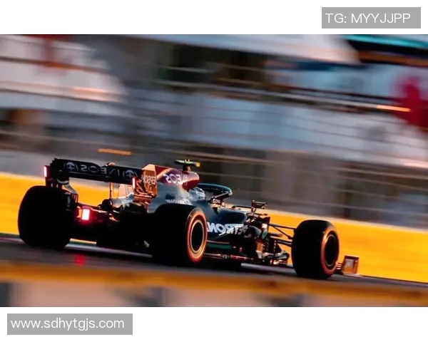 F1赛季精彩碰撞回顾及安全问题讨论 F1赛季精彩碰撞回顾及安全问题讨论