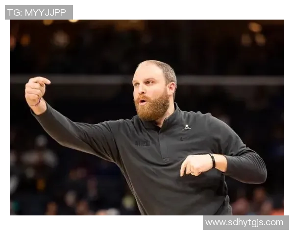 战术革新与教练调整如何重塑灰熊队的竞争力与未来发展 战术革新与教练调整如何重塑灰熊队的竞争力与未来发展